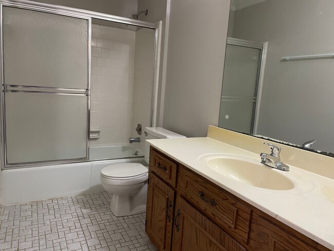 Building Photo - 1021 Deni Ct