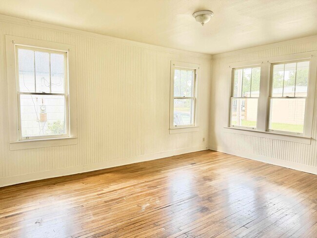 Foto del edificio - 452 Bernardo St