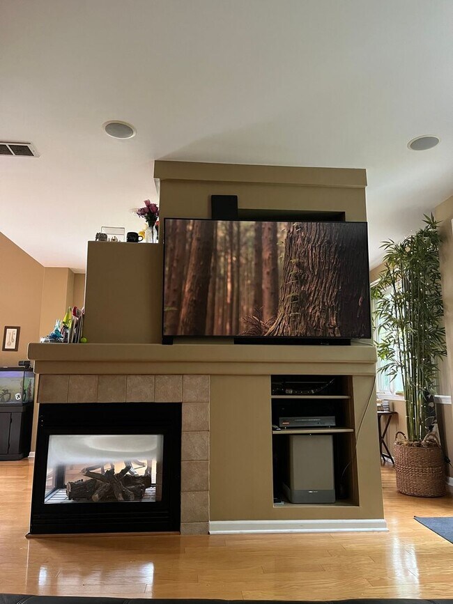 Foto del edificio - 3 Bedroom Beautiful Quiet Townhome in West...