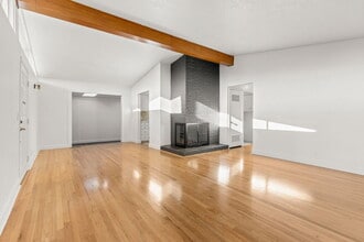 Building Photo - 2637 NE 138th Pl
