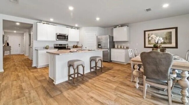Foto del edificio - 2551 Arbordale Lp