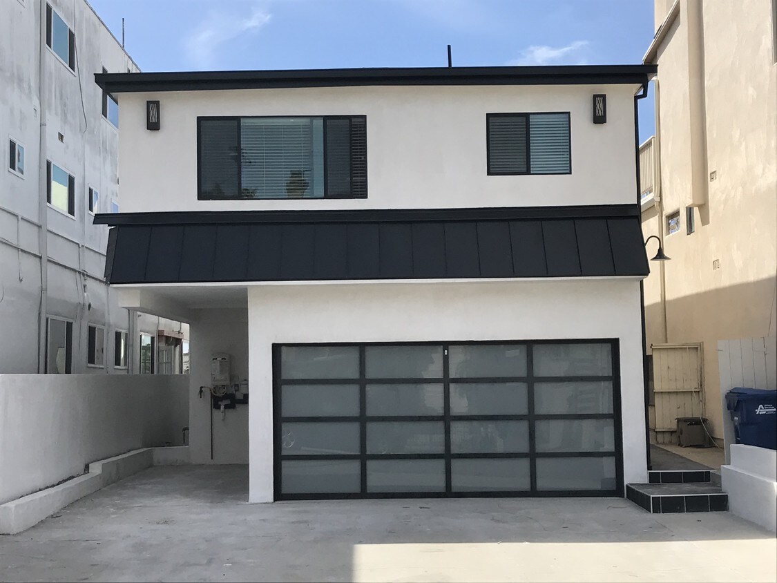 House Front - 117 Monterey Blvd