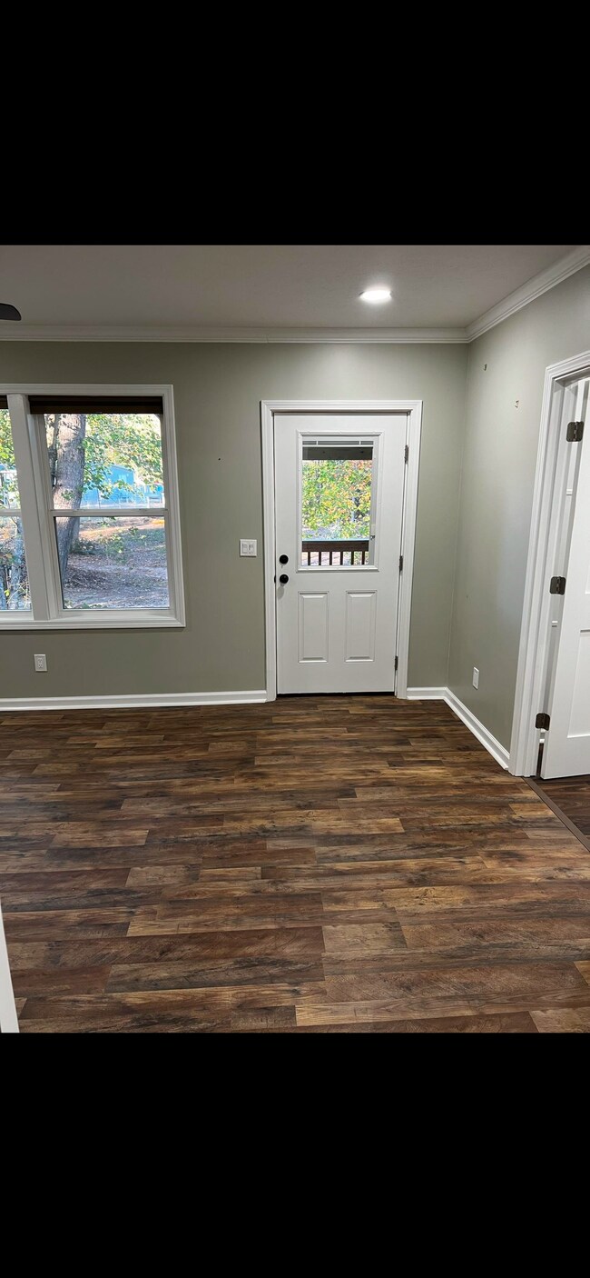 Incluye todo, internet, electricidad, calefacción, aire acondicionado, recolección de basura, mantenimiento exterior... solo traer muebles. - 289 Fox Trl