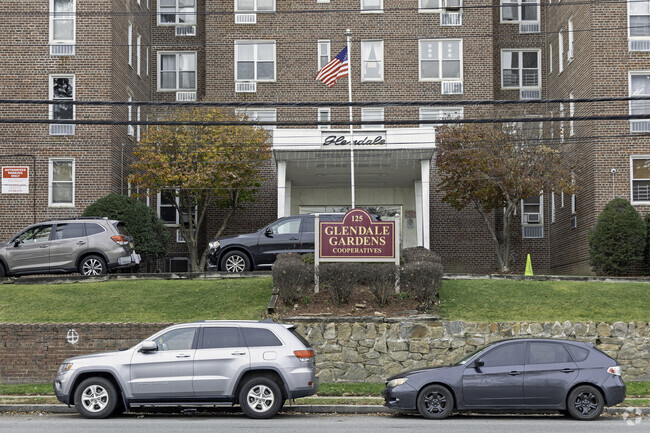 Entrance and Signage - Glendale Gardens