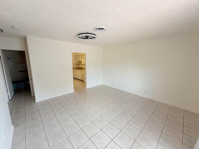 Foto del edificio - 1851 NE 56th St