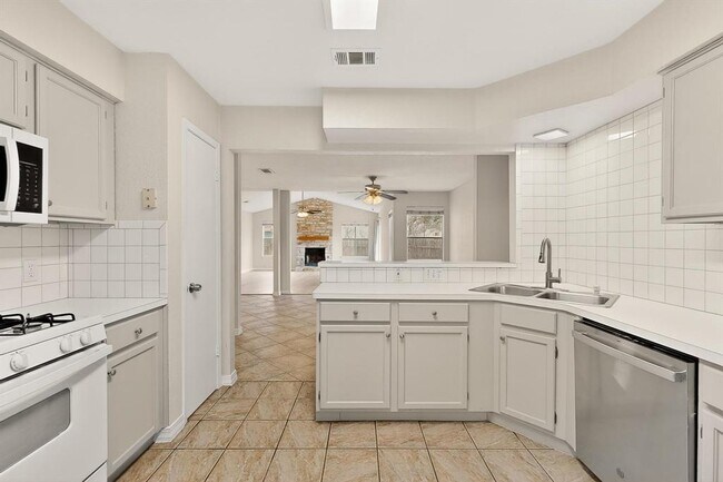 Foto del edificio - 5300 Honey Dew Terrace