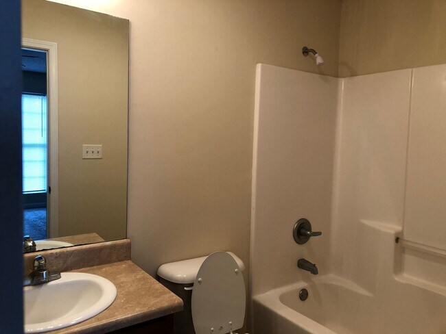 Foto del edificio - 224 Glade Ln