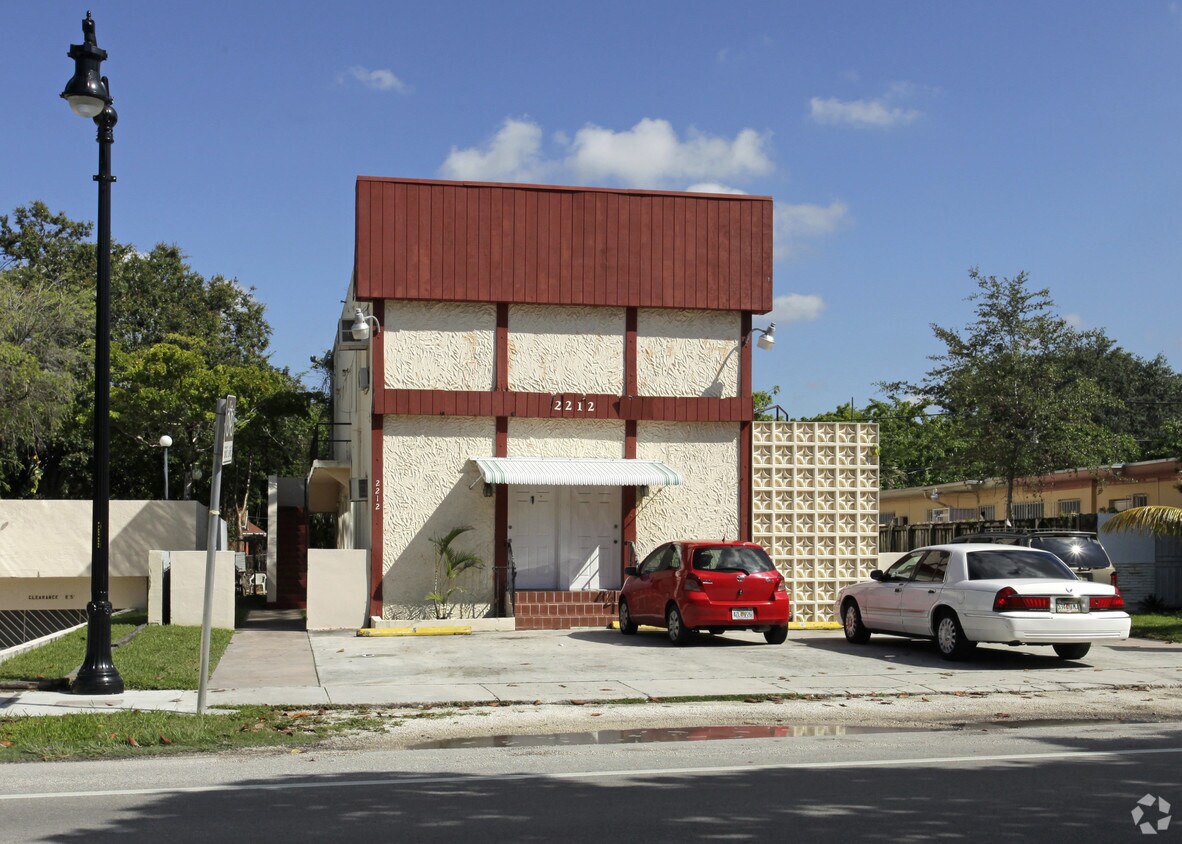 Building Photo - 2212 SW 3rd Ave