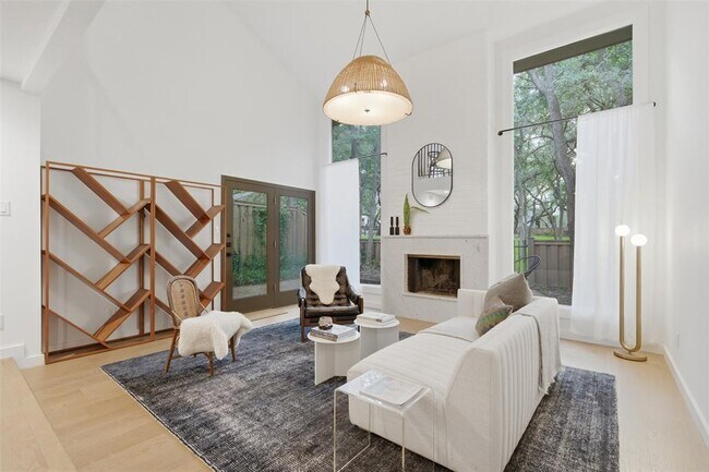 Foto del edificio - 8300 Summer Pl Dr