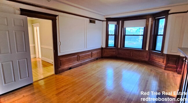 Building Photo - 464 Commonwealth Ave