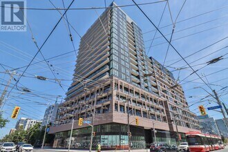 Building Photo - 285-285 Dufferin St