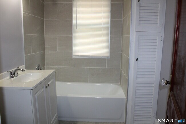 Building Photo - 45 Grandview Terrace
