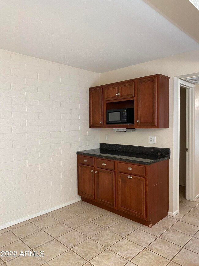 Foto del edificio - 4925 N 73rd St