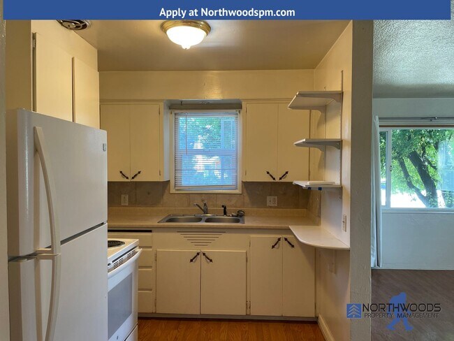 Foto del edificio - Charming 2 Bedroom/1 Bath duplex with smal...