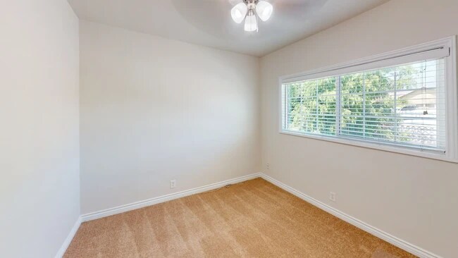 Foto del edificio - 110 S Buena Vista St