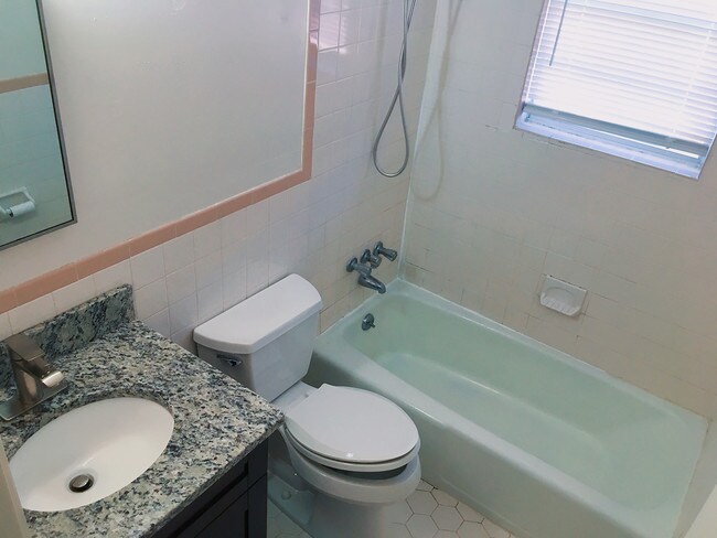 Foto del edificio - 1849 Ego Dr