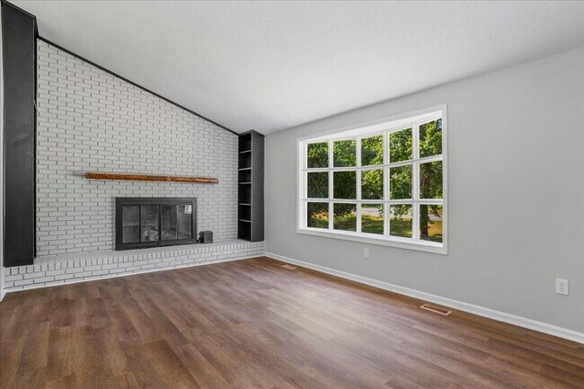 Foto del edificio - 1844 Brier Ln