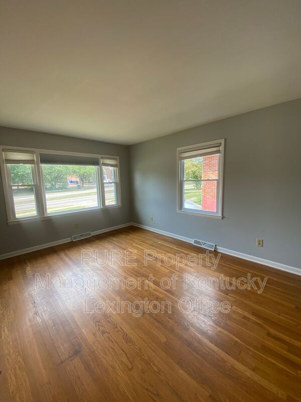 Foto del edificio - 3496 Lansdowne Dr