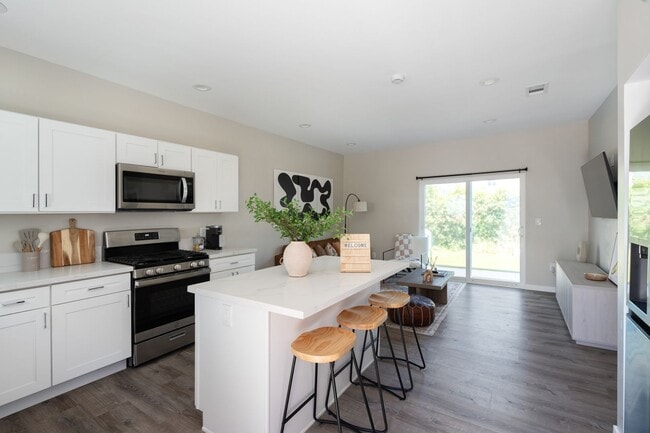 Building Photo - 6237 Hobart St