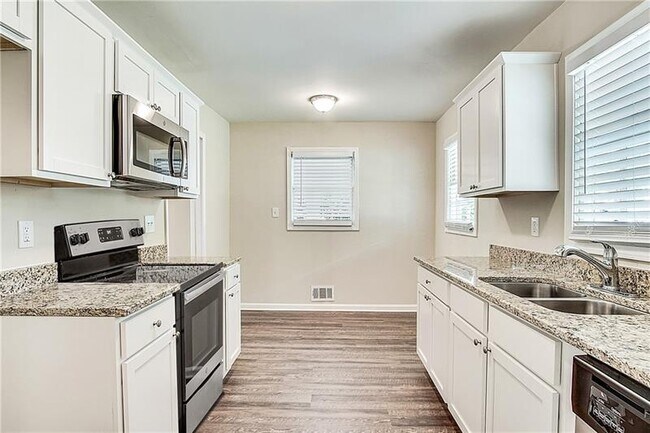 Building Photo - 2740 Old Spanish Trail