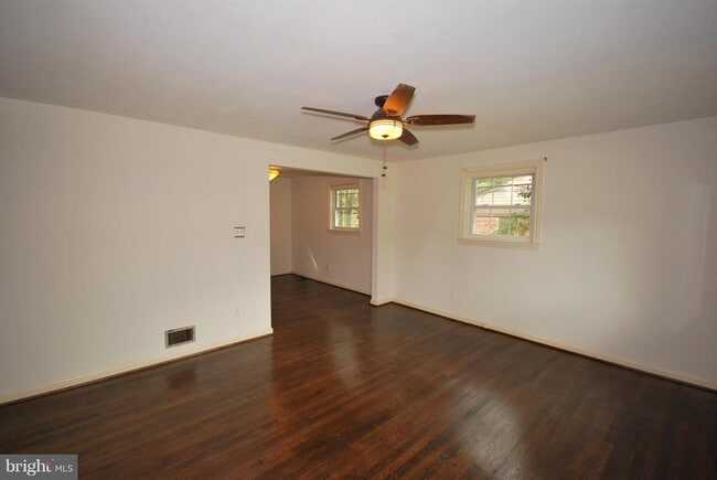 Building Photo - 10720 Tenbrook Dr