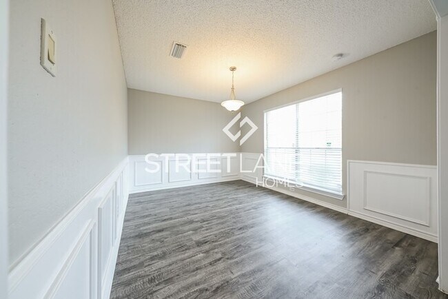 Building Photo - Beautiful 4 Bedroom in Cedar Hill!