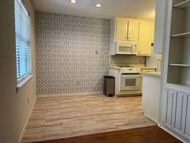 Building Photo - Casablanca Condo near Baylor