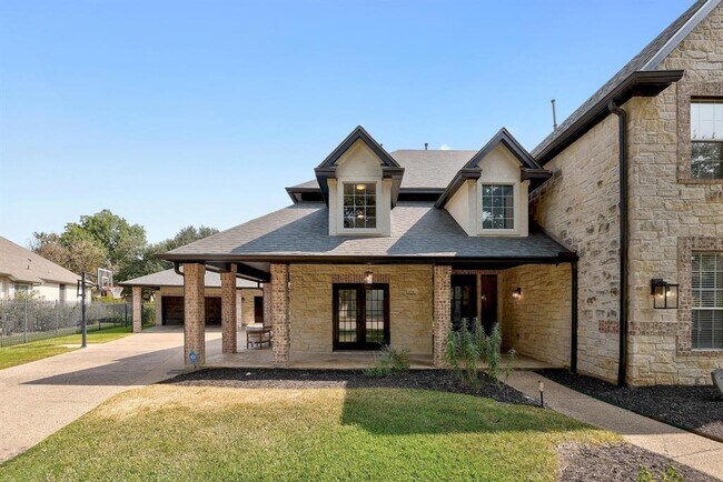Foto del edificio - 104 Hazeltine Dr