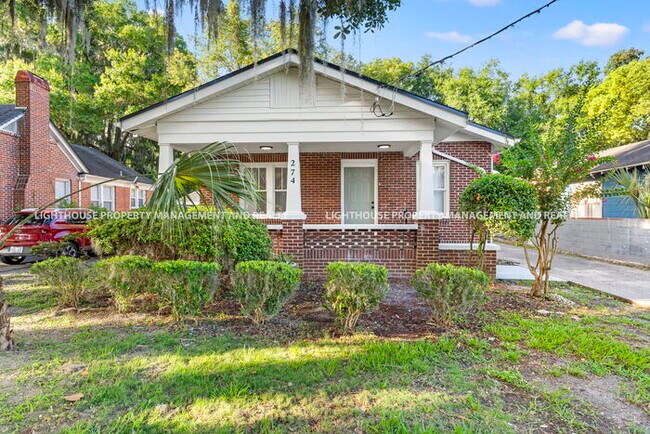 Foto del edificio - Renovated house with front and back porch