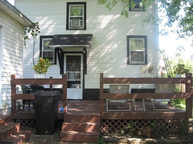 Building Photo - 511 W Elk St