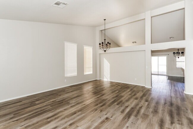 Building Photo - 6017 Ingenue Rd