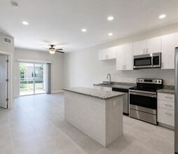 Building Photo - 3221-3409-3409 SW 8th Pl