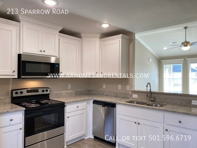 Building Photo - 213 Sparrow Road | $1595 | 3 beds, 2 full ...