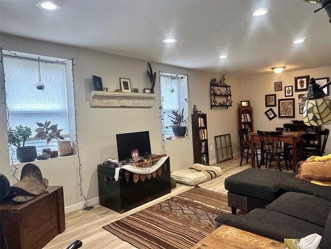 Foto del edificio - 372-374 Verplanck Ave