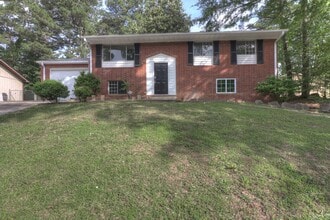 Building Photo - 1387 Willow Dr