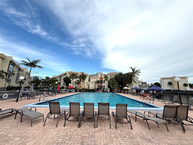 Foto del edificio - 851 Three Islands Boulevard