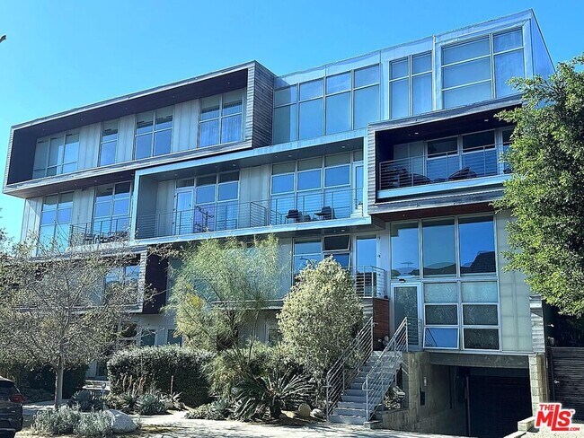 Foto del edificio - 611 N Bronson Ave