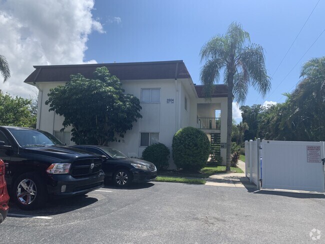 Building Photo - 3504 Beneva Rd
