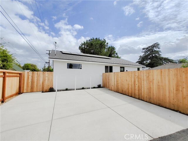 Building Photo - 805 E Colton Ave