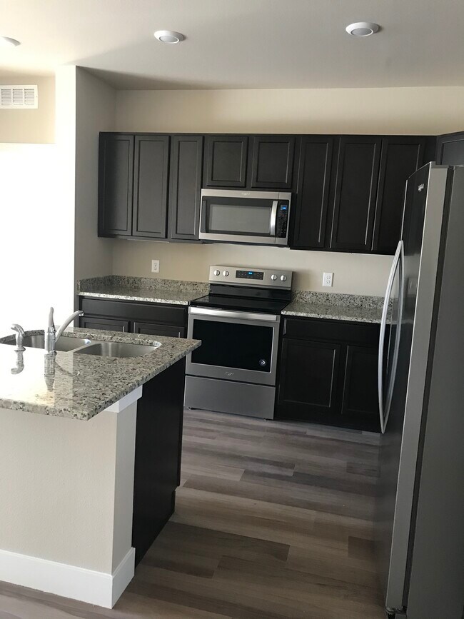 Kitchen - 14341 E Tennessee Ave