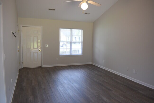 Building Photo - 708 Tabor Ln