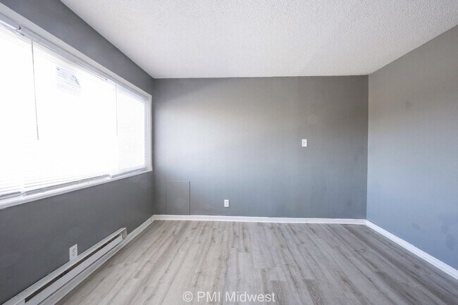 Building Photo - Charming 2 Bed, 1 Bath Apartment in Indian...