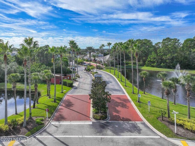 Building Photo - 207 Sunset Point