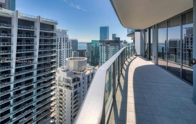 Building Photo - 1000 Brickell Plaza