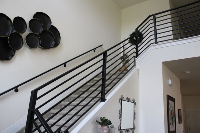 Foto del edificio - Elegant 3BR Townhome | Short-Term Lease