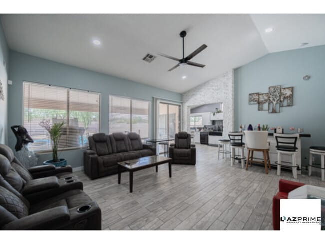 Building Photo - Live in luxury in this Exceptional 3/2 Gle...