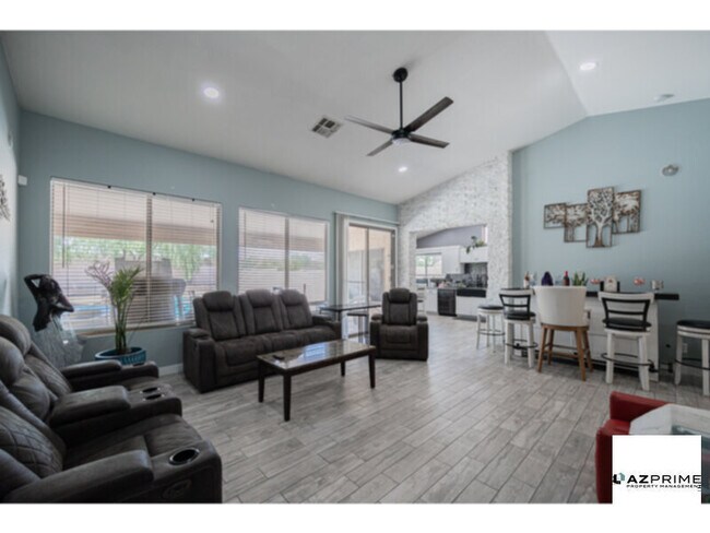 Foto del edificio - Live in luxury in this Exceptional 3/2 Gle...