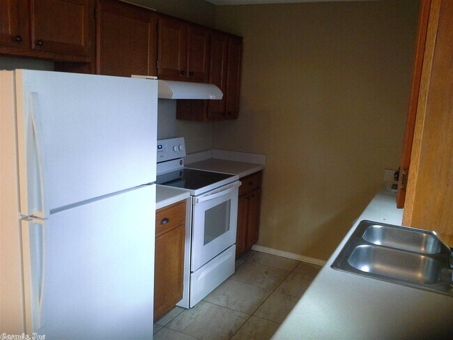 Building Photo - 14121 Cherry Hill Dr