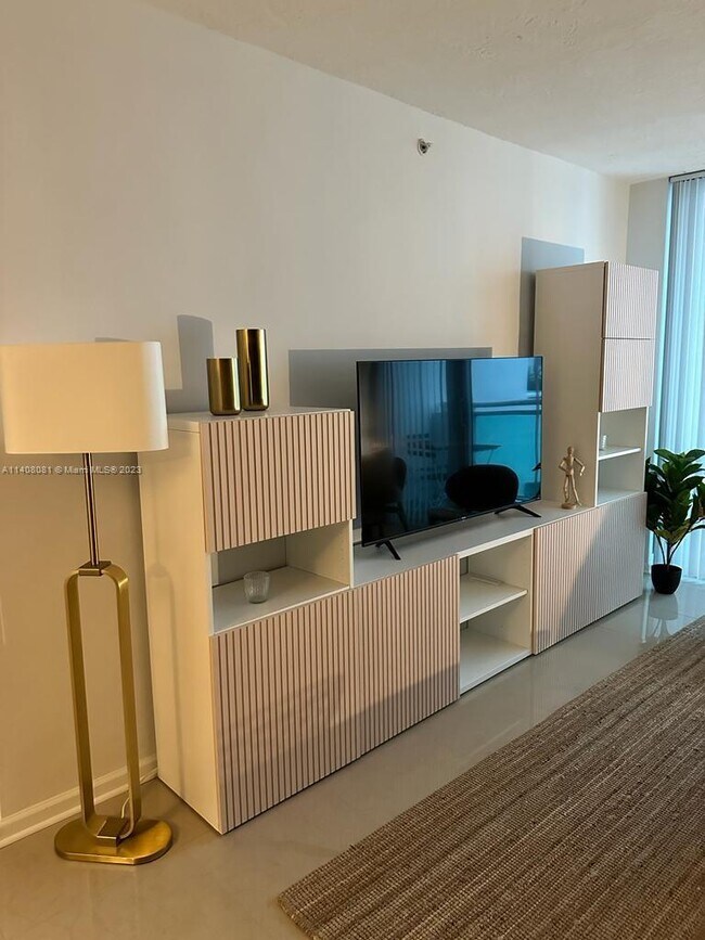 Foto del edificio - 3000 S Ocean Dr