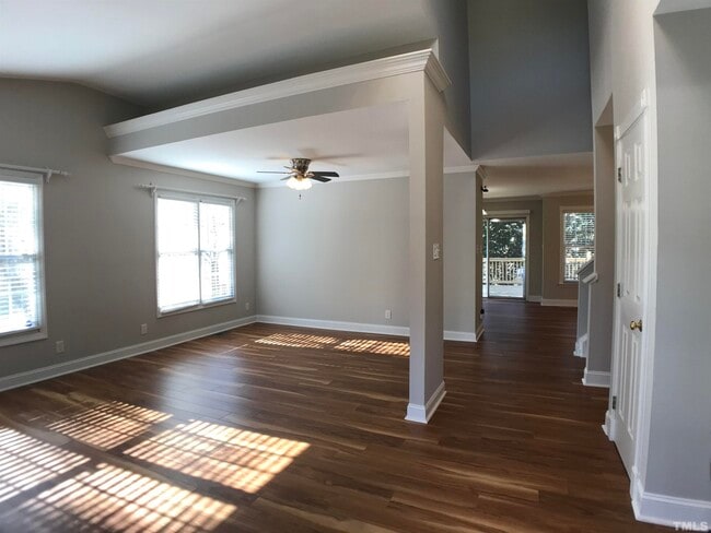 Building Photo - 105 Sandy Creek Ct